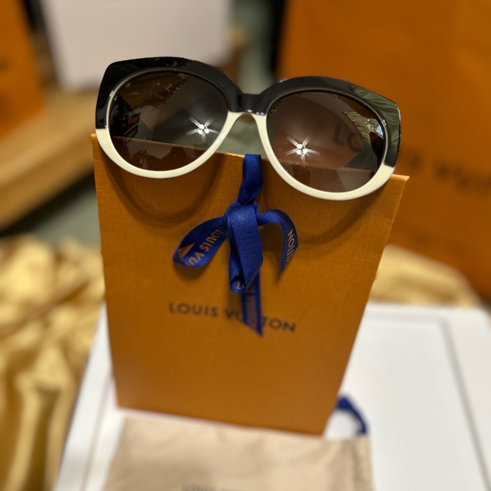 Louis Vuitton Black and Gold Sunglasses - Picture 11 of 11